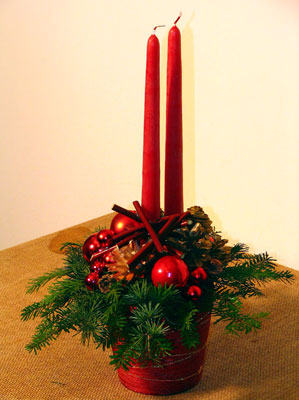 Borban a vigass&aacute;g - Finom v&ouml;r&ouml;sbor, eleg&aacute;ns d&iacute;szdobozban, kar&aacute;csonyias vir&aacute;gos d&iacute;sz&iacute;t&eacute;ssel