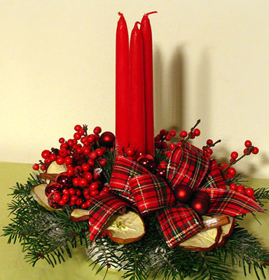 Borban a vigass&aacute;g - Finom v&ouml;r&ouml;sbor, eleg&aacute;ns d&iacute;szdobozban, kar&aacute;csonyias vir&aacute;gos d&iacute;sz&iacute;t&eacute;ssel