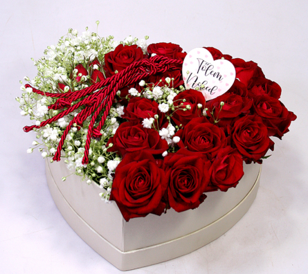 Virágposta - Tőlem - neked - Szív alakú virágbox rózsákkal
