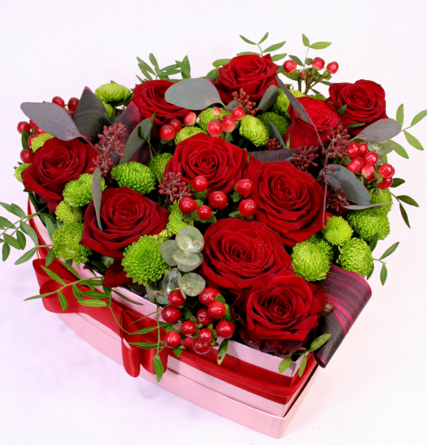 Virágposta - Nem kell szó - Szív alakú virágbox vörös rózsákkal