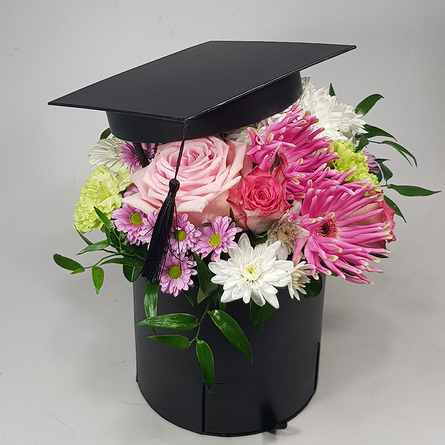 Virágposta - Ballagásodon köszöntünk - fekete kalap virágokkal