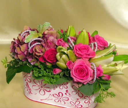 Virágposta - Virágtál rózsákkal, hortenziával és liliommal