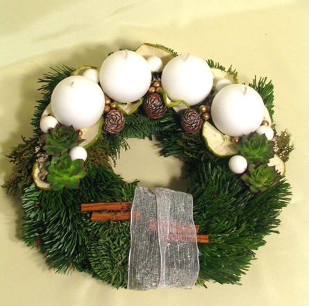 Virágposta - Fehér adventi koszorú