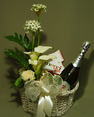 Virágposta - Karácsonyi kosár Martini pezsgővel