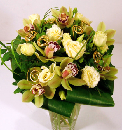 Virágposta - Zöld és arany - ajándékcsokor orchideákkal és liziantusszal