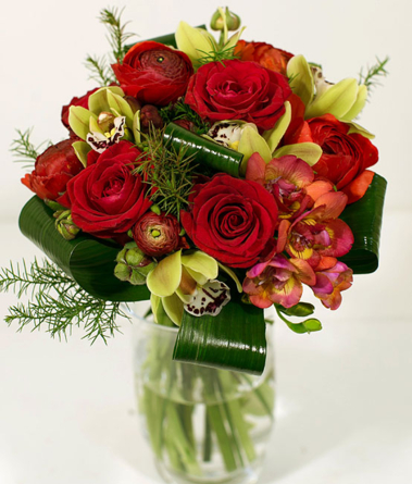 Virágposta - Gömb csokor vörös rózsákkal és orchideákkal