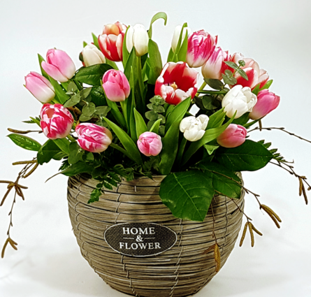 Virágposta - Modern virágkosár rózsaszín tulipánokkal
