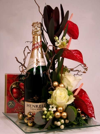 Virágposta - Henkell pezsgő elegáns tálon - VIP ajándék