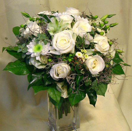 Virágposta - Fehér csokor rózsákkal